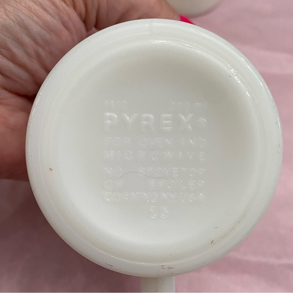 VINTAGE 1970’S SET OF 4 PYREX MILK GLASS MUGS WITH BUTTERFLY PATTERN D HANDLES - Picture 14 of 14